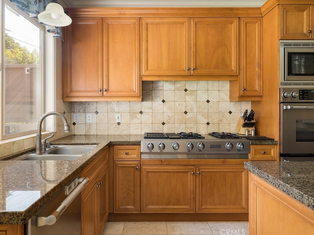 828 Penn St, El Segundo CA  90245-2511 exterior