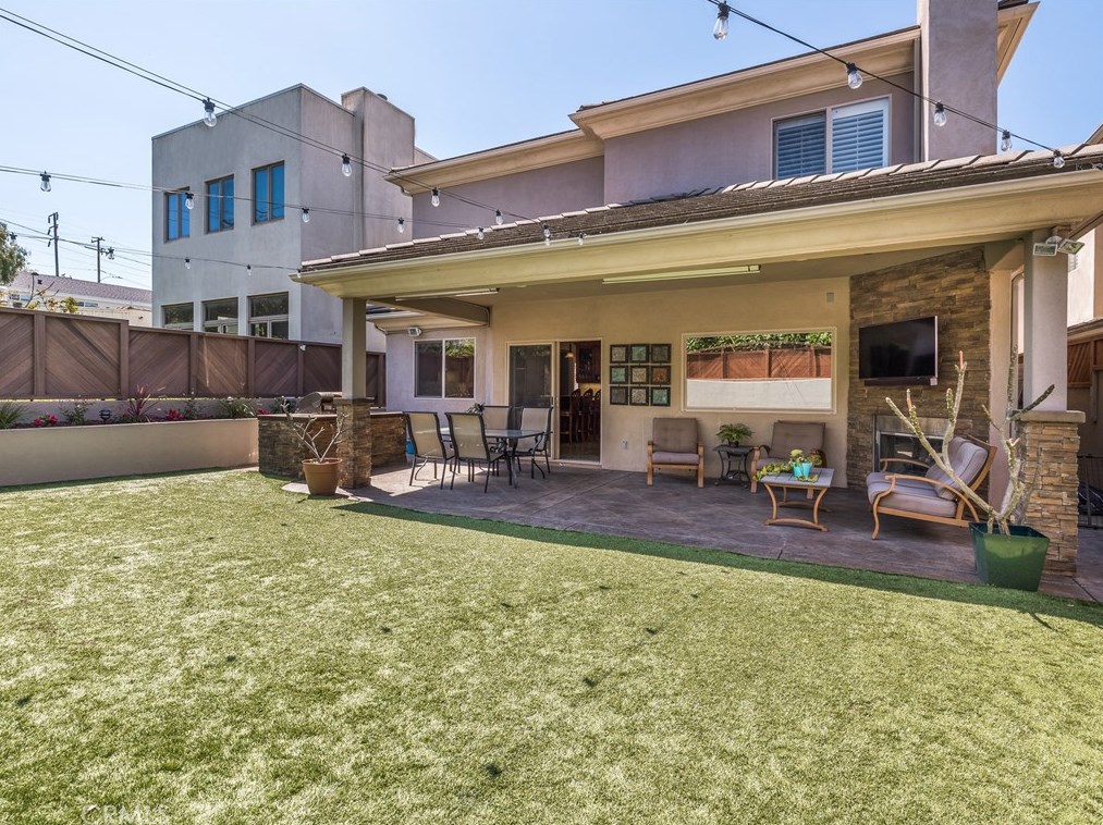 828 Penn St, El Segundo CA  90245-2511 exterior