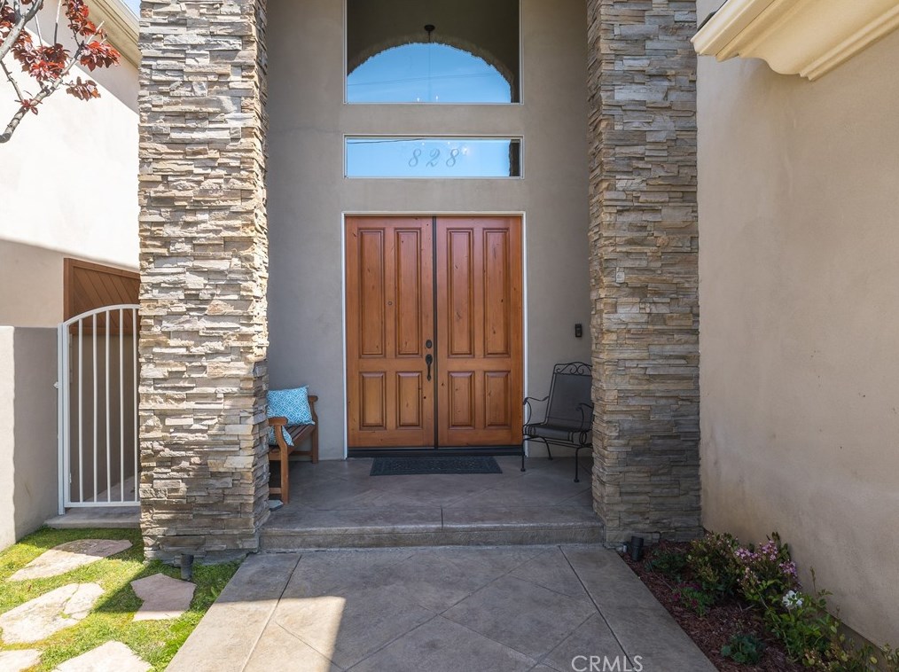 828 Penn St, El Segundo CA  90245-2511 exterior