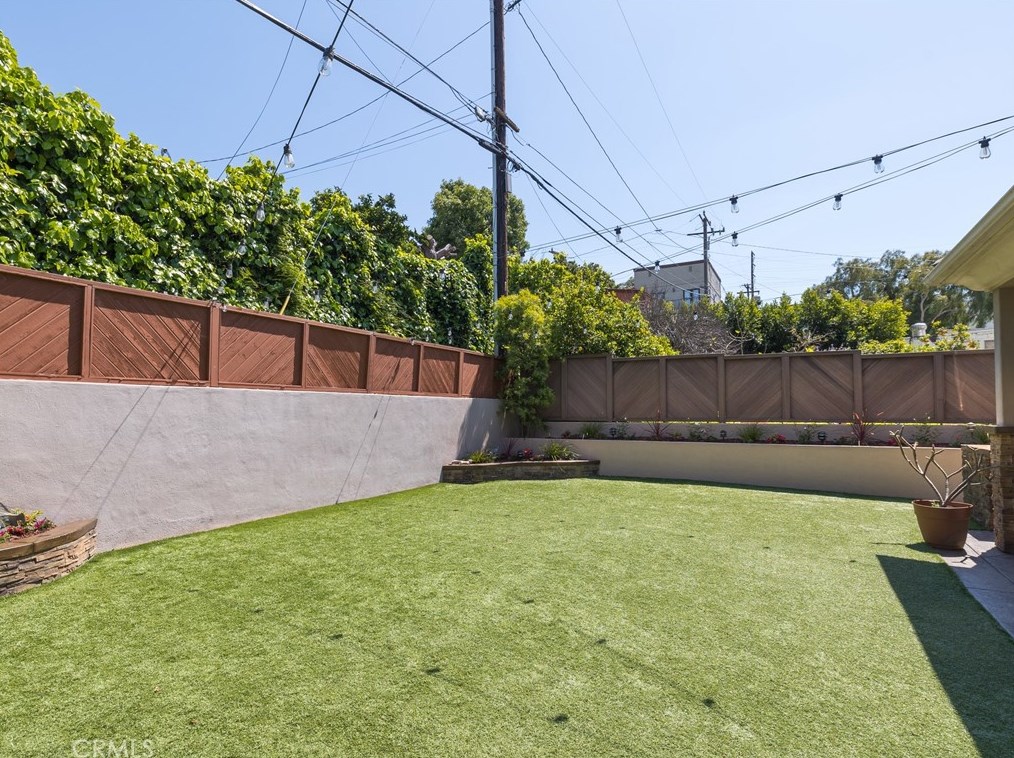 828 Penn St, El Segundo CA  90245-2511 exterior