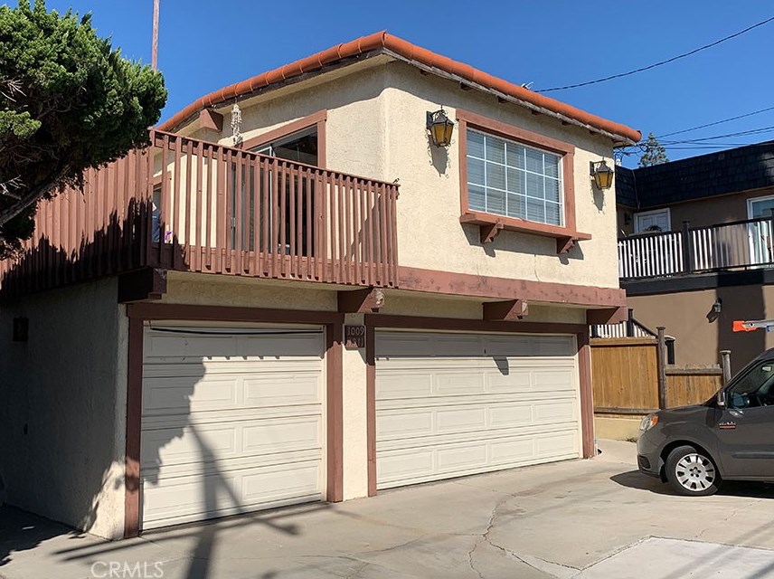 1009 5th St, Hermosa Beach, CA 90254-4814