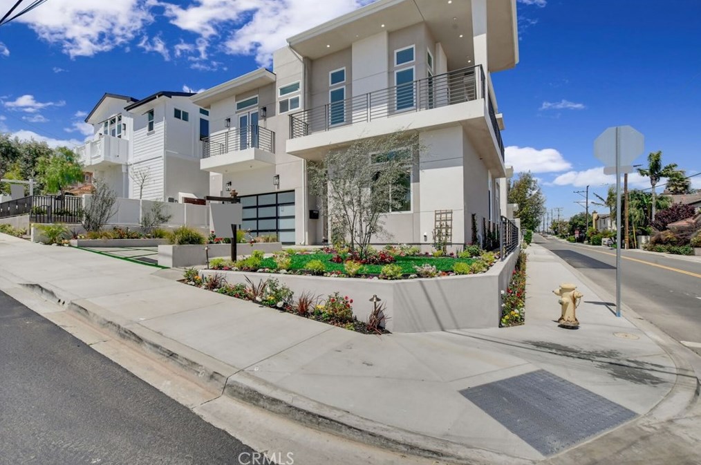1725 Clark Ln, Redondo Beach, CA 90278