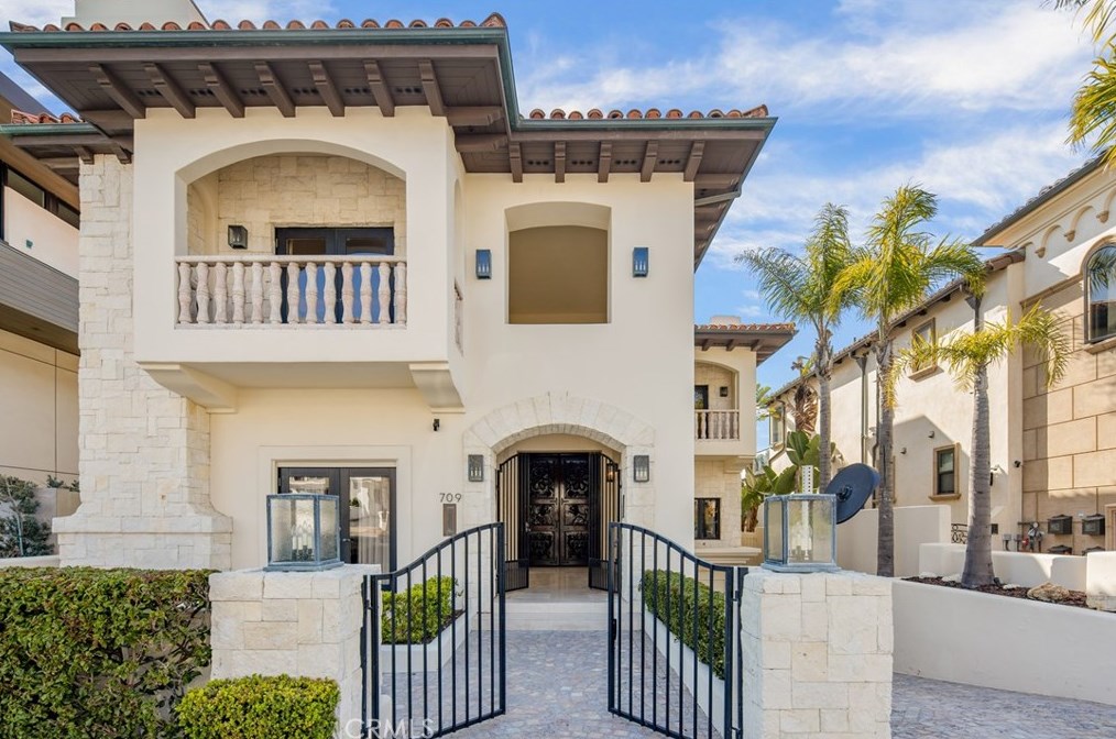 709 Esplanade, Redondo Beach, CA 90277