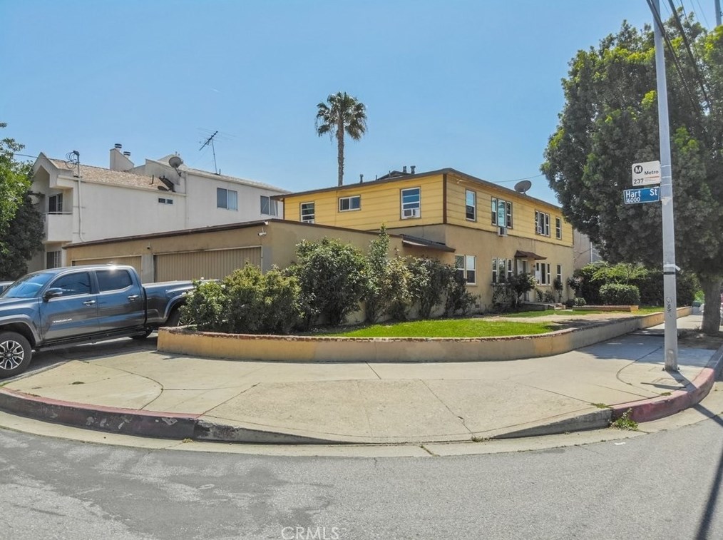 6940 Woodley Ave, Van Nuys, CA 91406