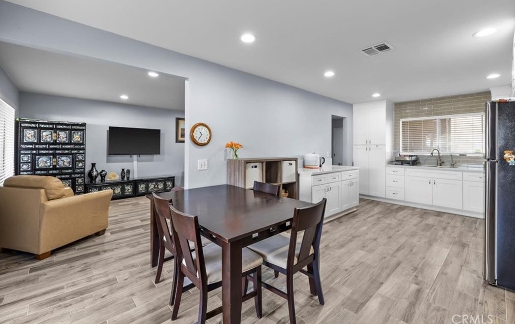 20125 Village Green Dr, Lakewood, CA 90715