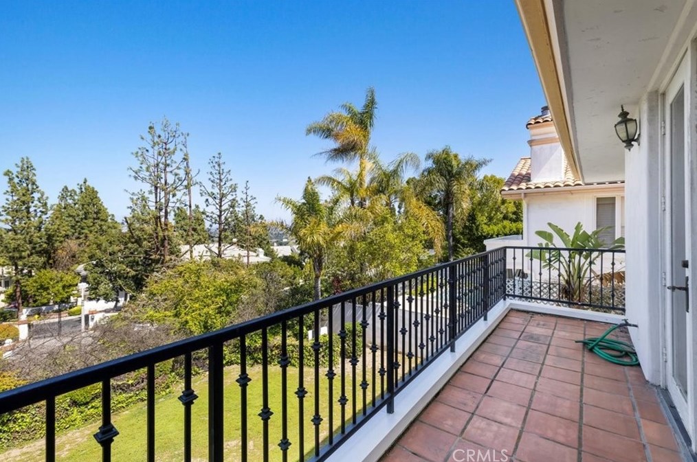 12643 Promontory Rd, Los Angeles CA  90049-6813 exterior