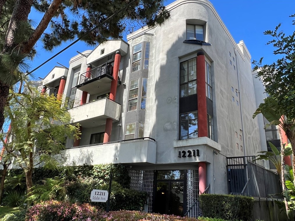 12211 Idaho Ave, Los Angeles CA  90025-3681 exterior