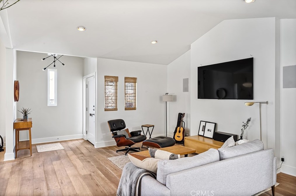 3818 Lyceum Ave, Los Angeles CA  90066-4125 exterior