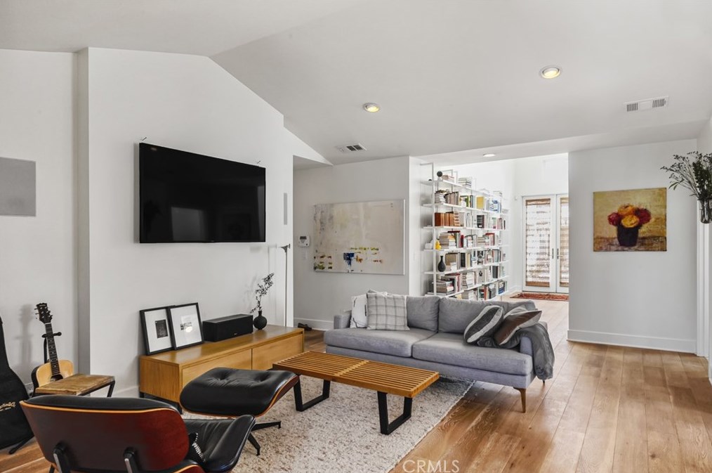 3818 Lyceum Ave, Los Angeles CA  90066-4125 exterior