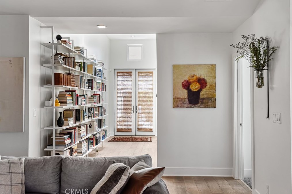 3818 Lyceum Ave, Los Angeles CA  90066-4125 exterior
