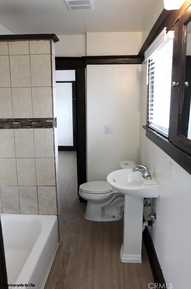 1432 58th St, Los Angeles CA  90011-4928 exterior