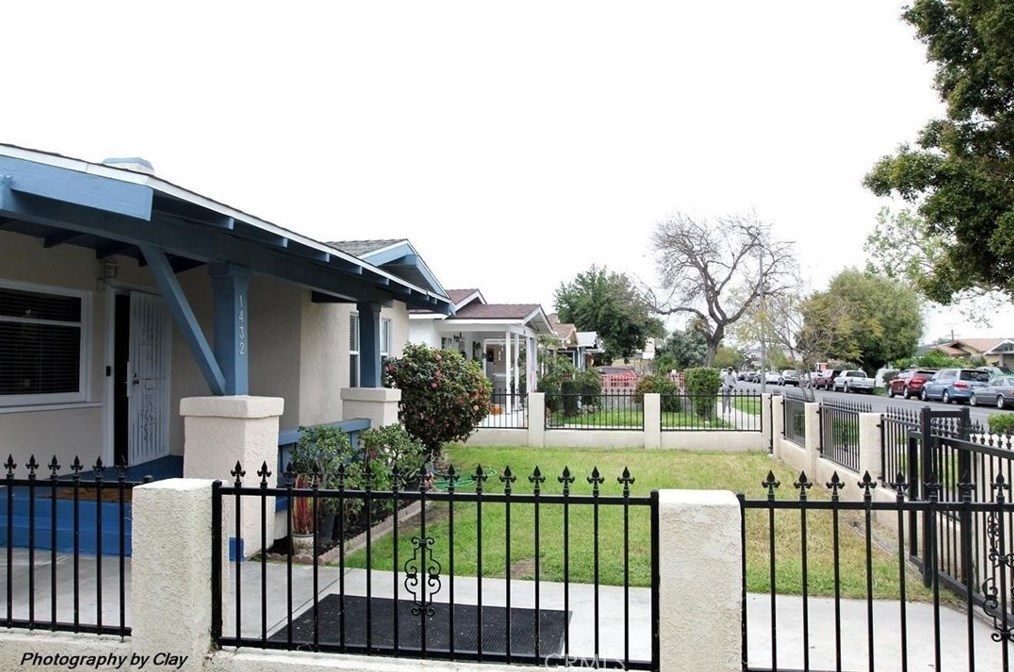 1432 58th St, Los Angeles CA  90011-4928 exterior