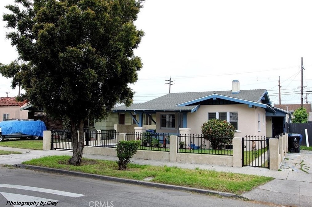 1432 58th St, Los Angeles CA  90011-4928 exterior