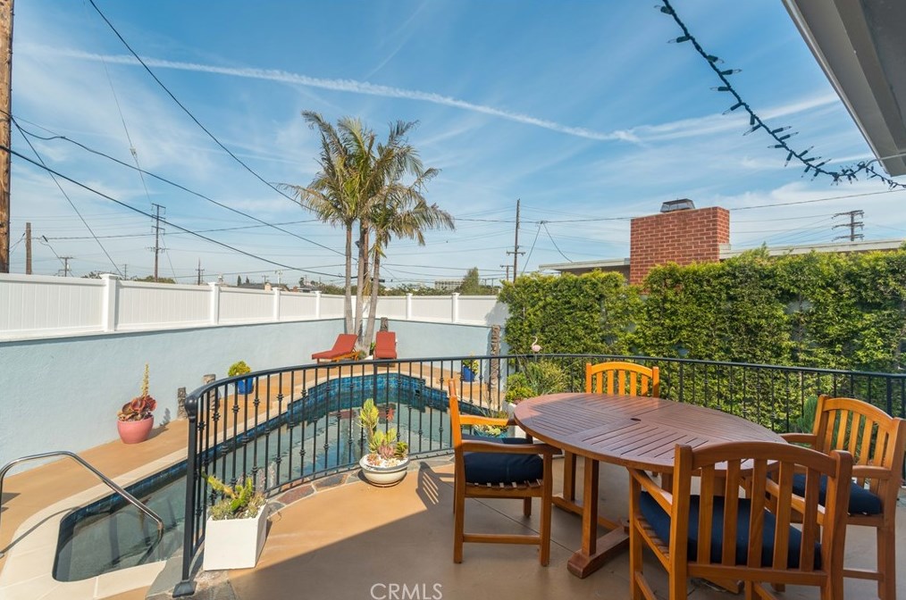 1013 Walnut Ave, El Segundo CA  90245-2550 exterior