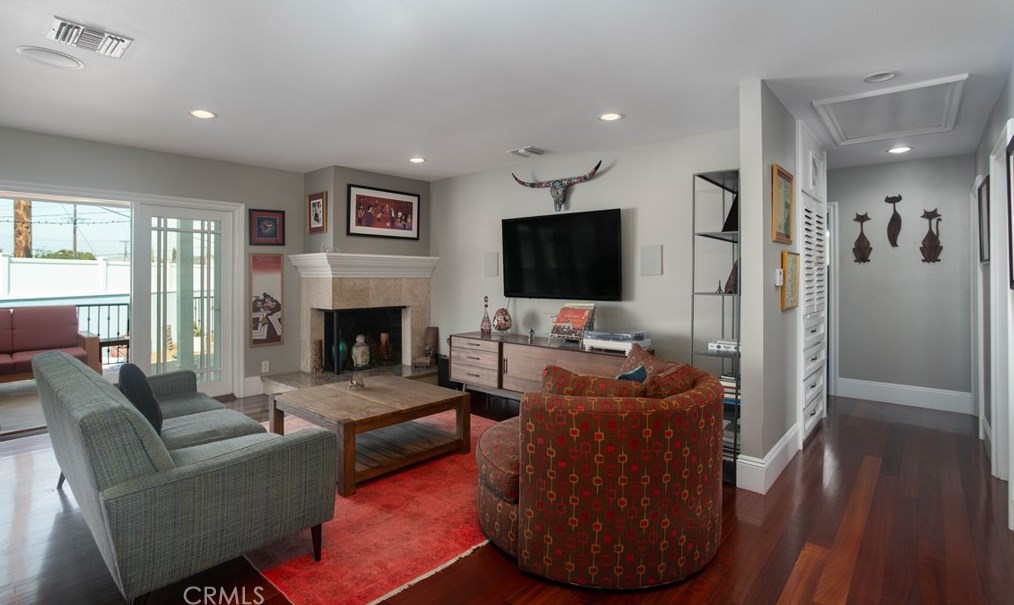 1013 Walnut Ave, El Segundo CA  90245-2550 exterior