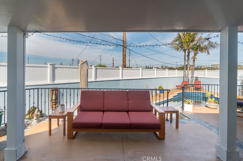 1013 Walnut Ave, El Segundo CA  90245-2550 exterior