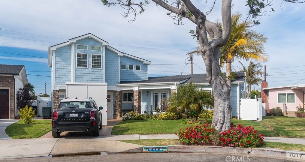 1013 Walnut Ave, El Segundo CA  90245-2550 exterior