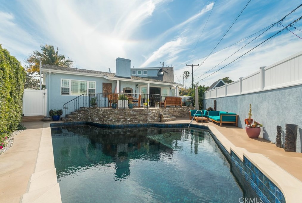 1013 Walnut Ave, El Segundo CA  90245-2550 exterior