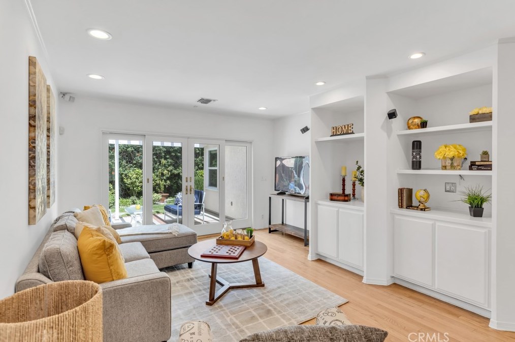 9619 Monte Mar Dr, Los Angeles CA  90035-4015 exterior