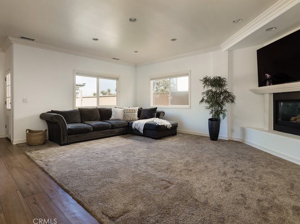 539 Maple Ave, El Segundo CA  90245-2425 exterior