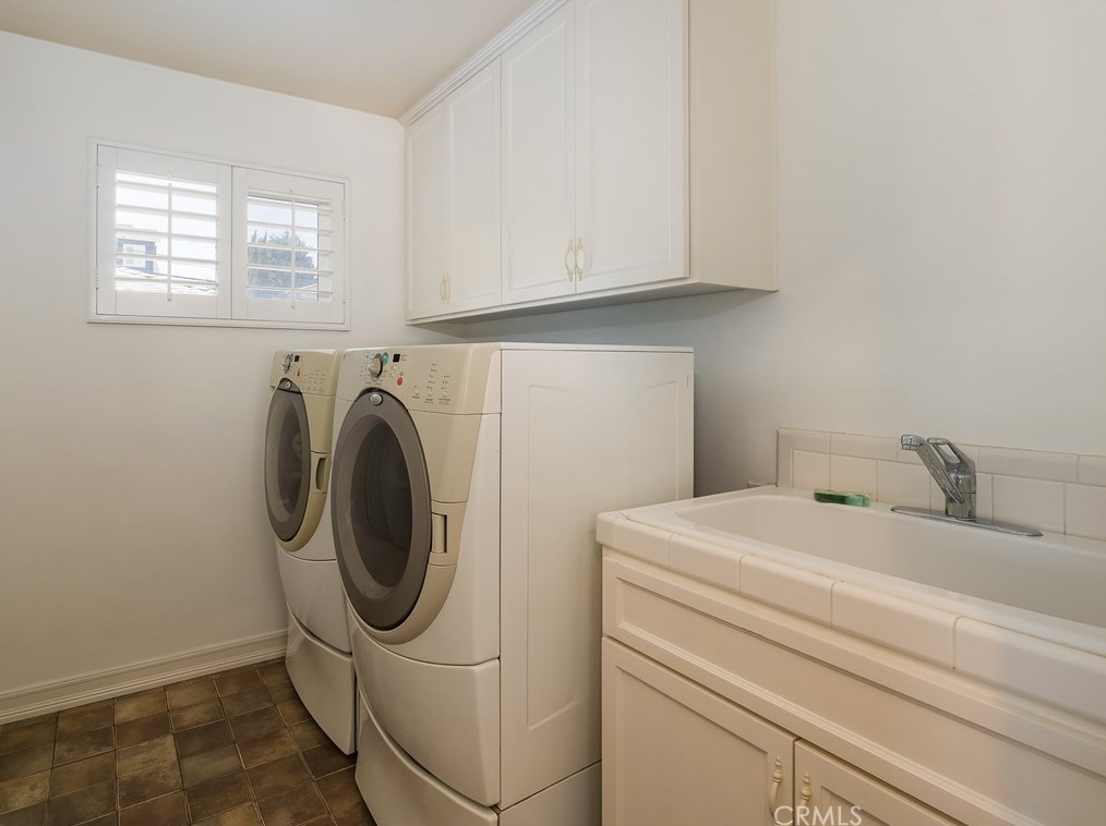 539 Maple Ave, El Segundo CA  90245-2425 exterior