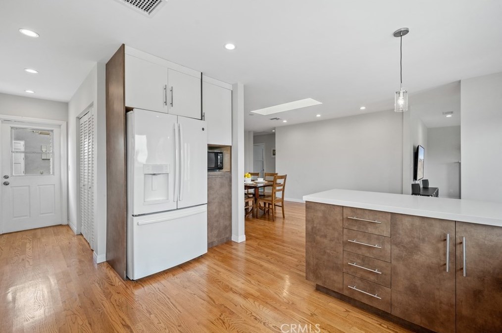 801 Bungalow Dr, El Segundo CA  90245-2540 exterior