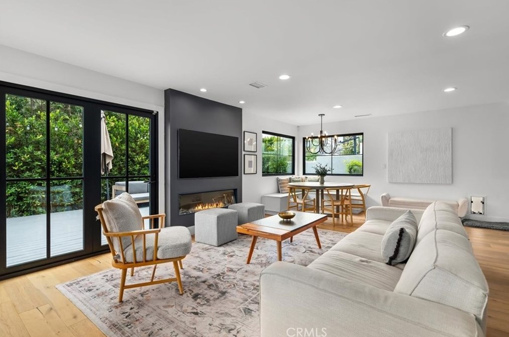 1220 9th St, Manhattan Beach, CA 90266