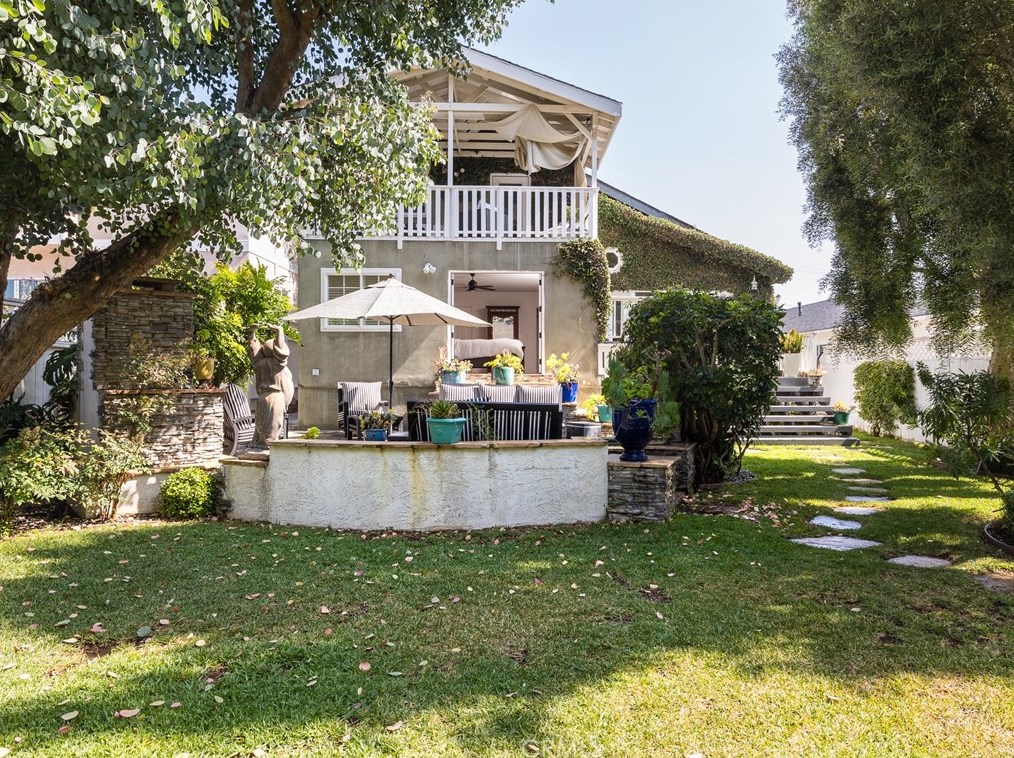 228 Maple Ave, El Segundo CA  90245-2330 exterior