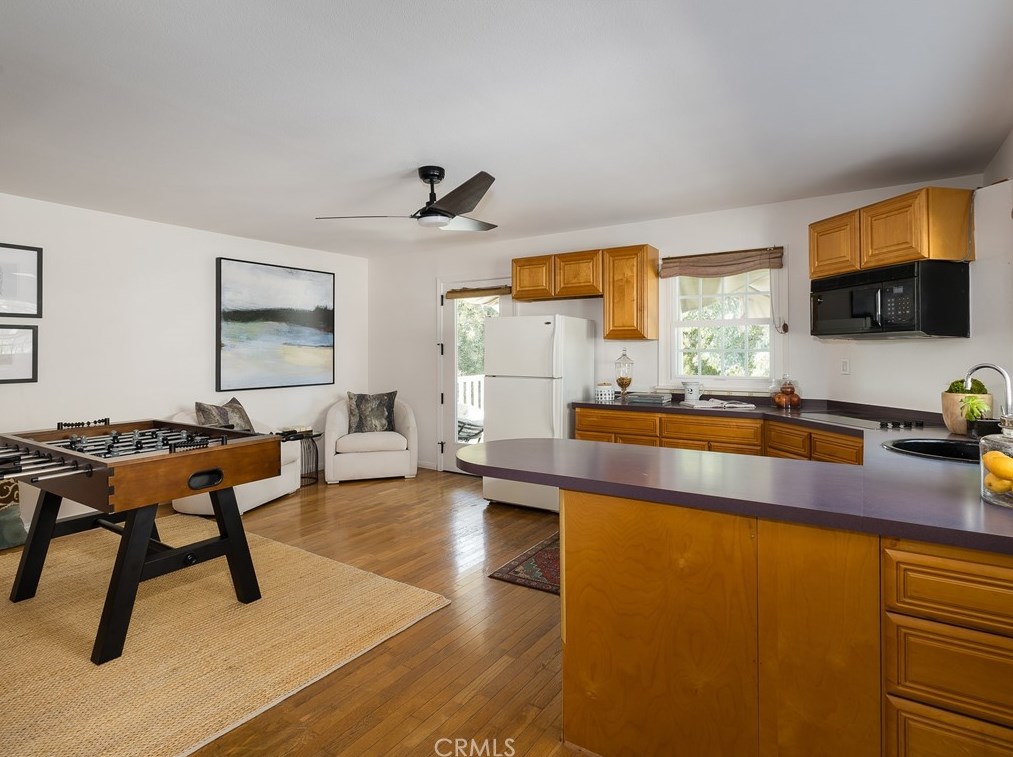 228 Maple Ave, El Segundo CA  90245-2330 exterior