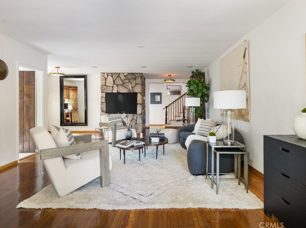 228 Maple Ave, El Segundo CA  90245-2330 exterior