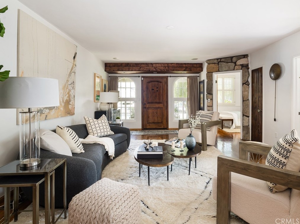 228 Maple Ave, El Segundo CA  90245-2330 exterior