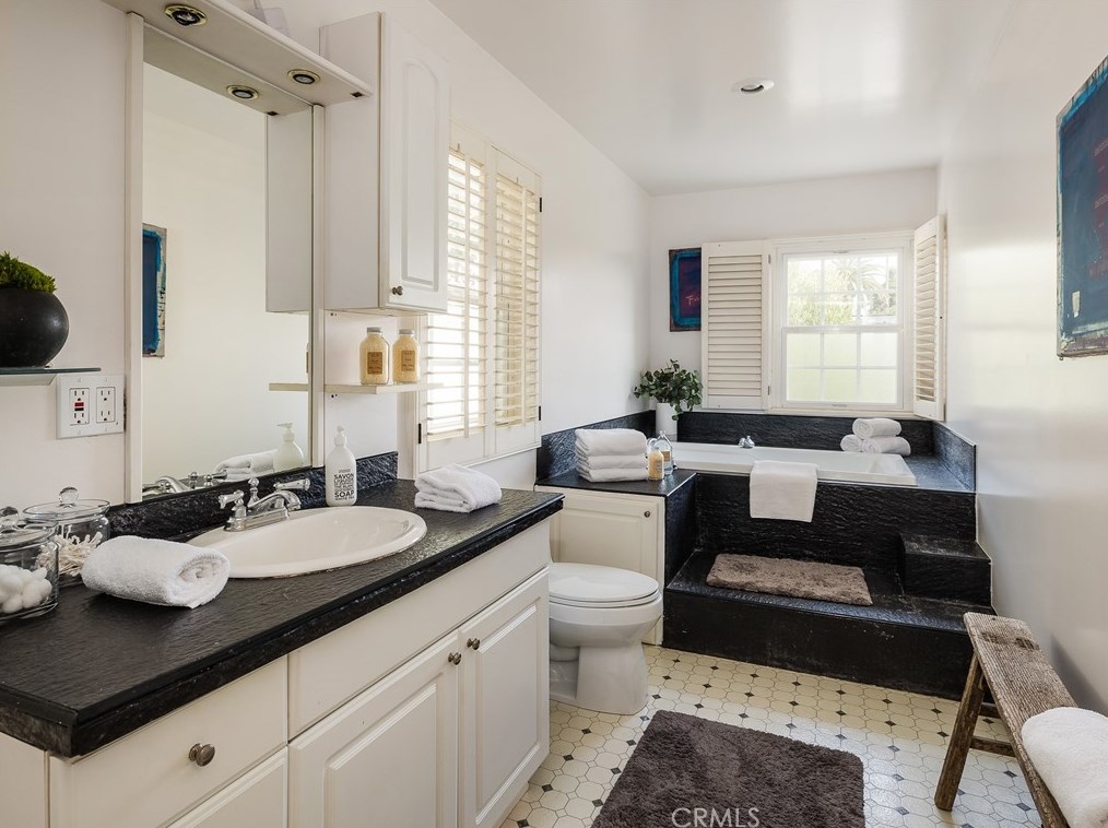 228 Maple Ave, El Segundo CA  90245-2330 exterior