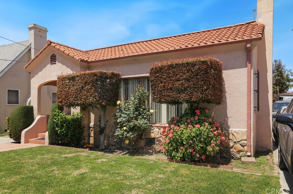 917 70th St, Los Angeles, CA 90044-5220