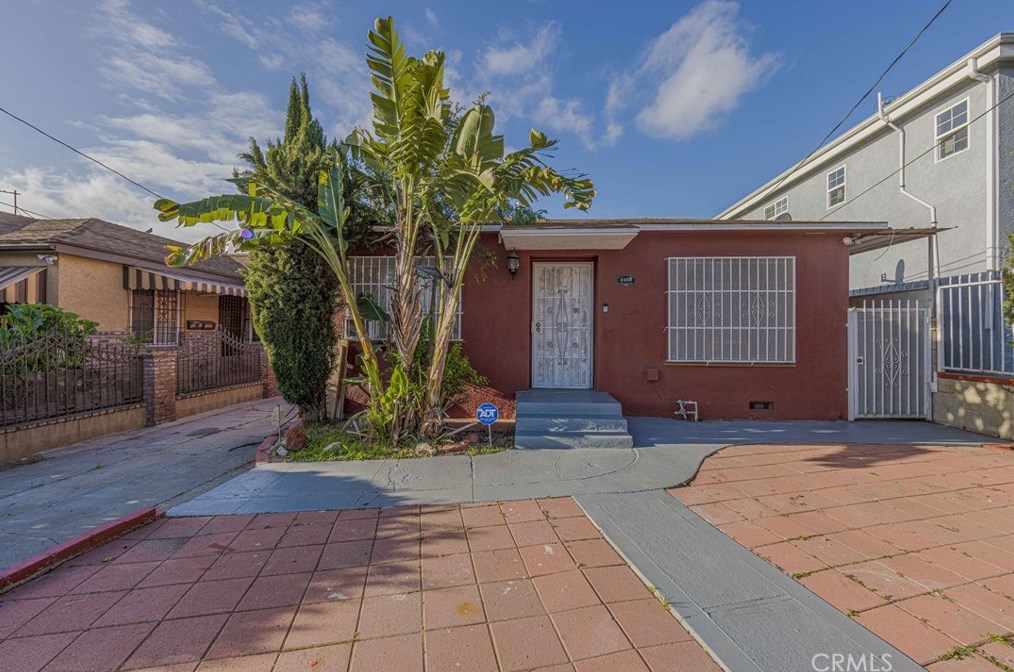 1118 Lanzit Ave, Los Angeles CA  90059-1552 exterior