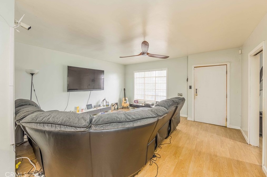 1118 Lanzit Ave, Los Angeles CA  90059-1552 exterior