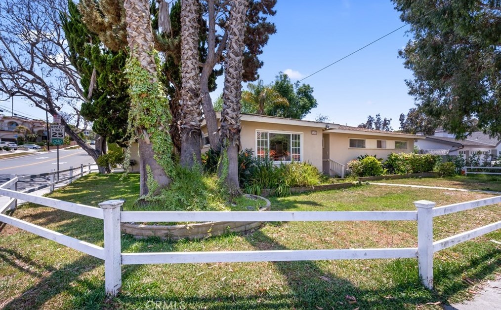 1256 2nd St., Manhattan Beach, CA 90266