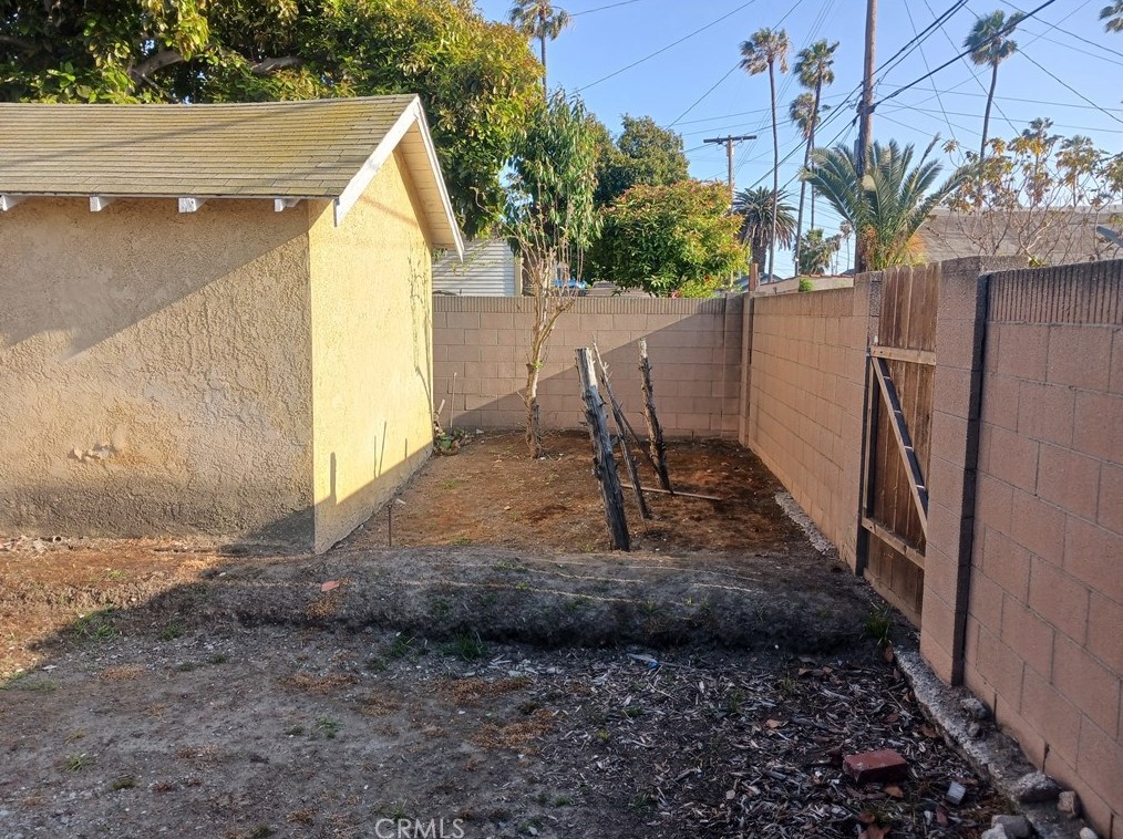 5527 Manhattan Pl, Los Angeles, CA 90062-2622