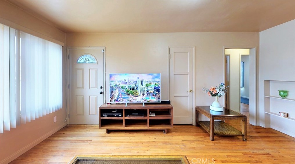 10514 Haas Ave, Los Angeles CA  90047-4334 exterior