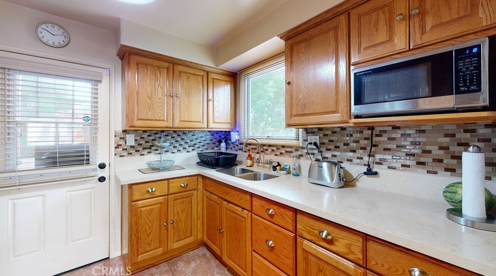 10514 Haas Ave, Los Angeles CA  90047-4334 exterior