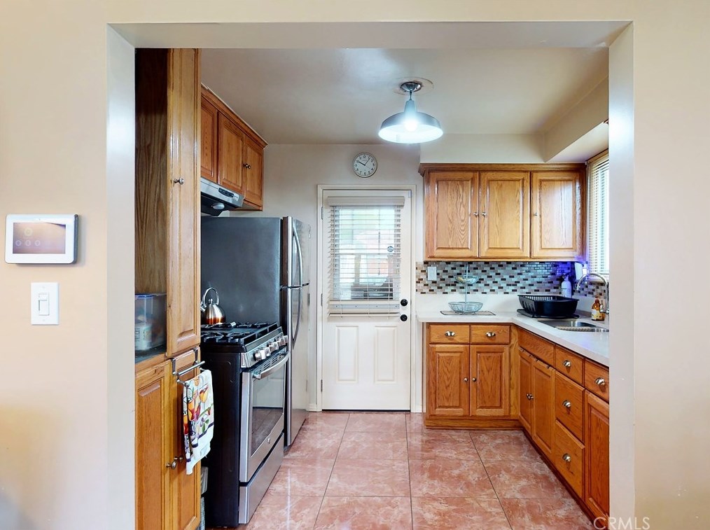 10514 Haas Ave, Los Angeles CA  90047-4334 exterior