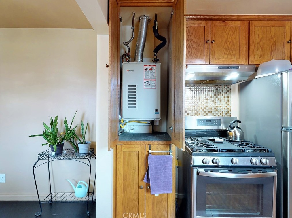 10514 Haas Ave, Los Angeles CA  90047-4334 exterior