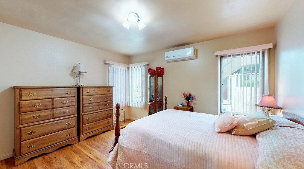10514 Haas Ave, Los Angeles CA  90047-4334 exterior