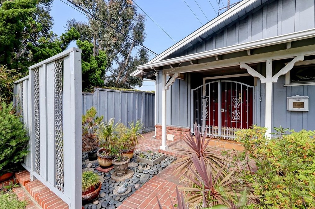 2416 Palm Ave, Manhattan Beach, CA 90266