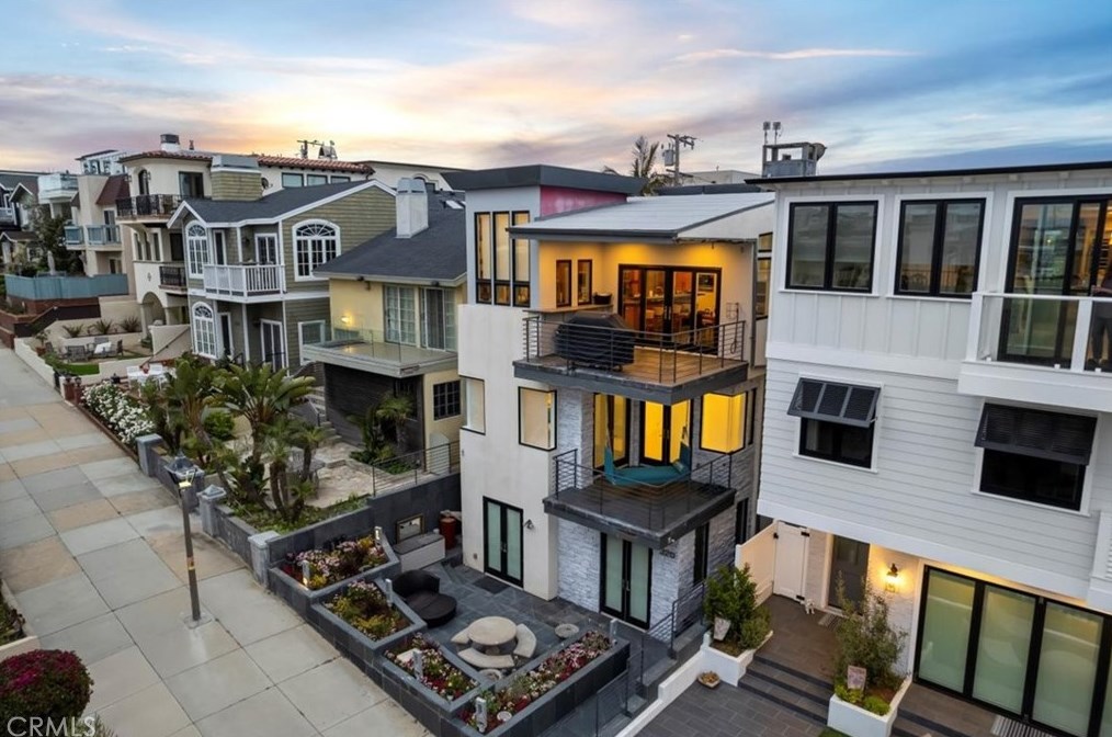 320 20th St, Manhattan Beach, CA 90266