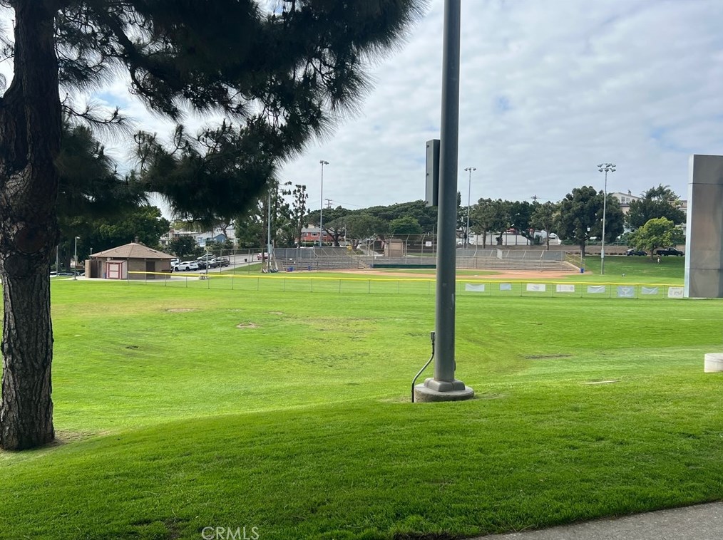 336 Penn St, El Segundo CA 90245-3025 exterior