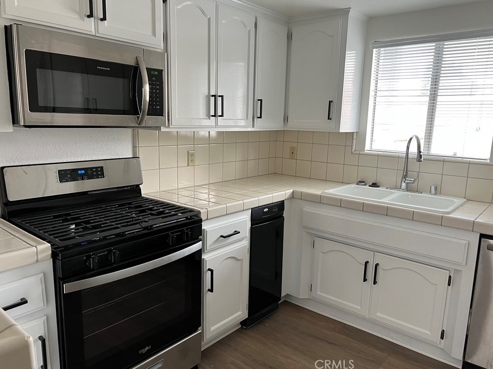 336 Penn St, El Segundo CA 90245-3025 exterior