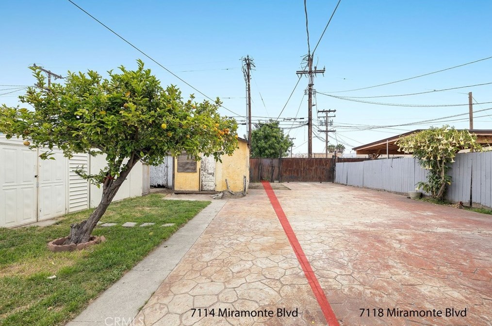 7114 Miramonte Blvd, Los Angeles CA  90001-2516 exterior