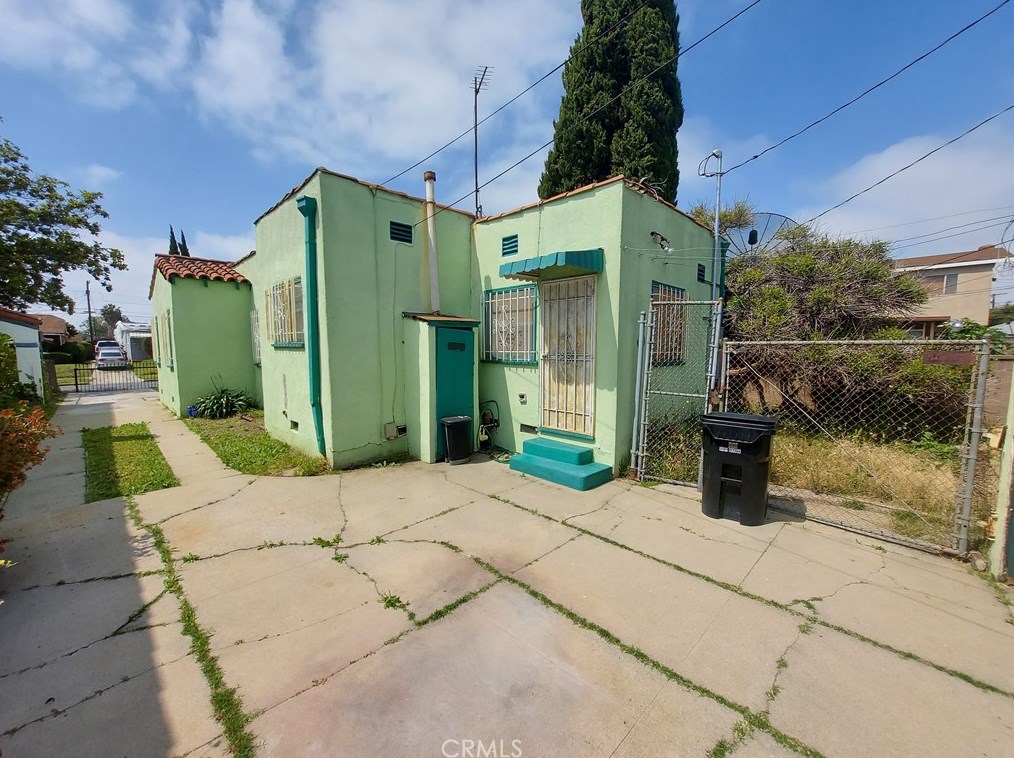 539 106th St, Los Angeles, CA 90044-4431