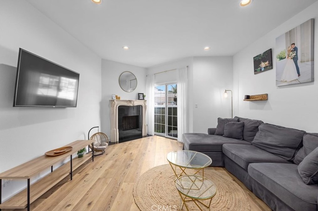 1665 Federal Ave, Los Angeles, CA 90025-2975