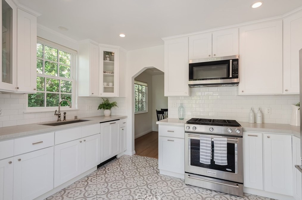 2524 Ardmore Ave, Hermosa Beach CA  90254-2224 exterior